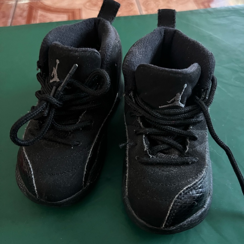 Jordan Black Sneakers Sleek Modern Design